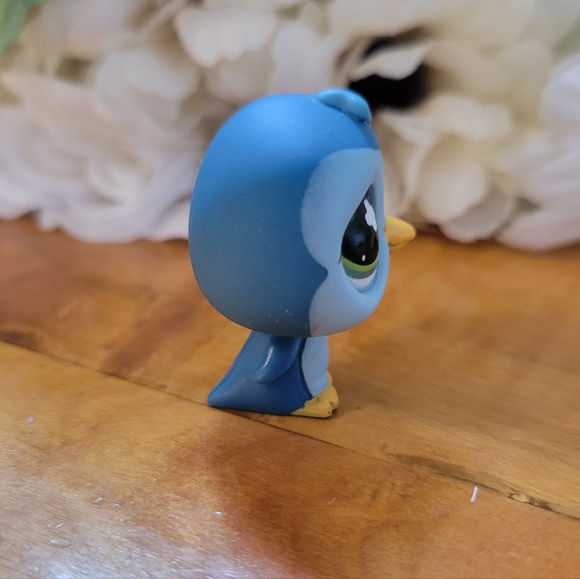 Littlest Pet Shop LPS #821 Penguin Bird Blue Green Eyes 2006 - Picture 2 of 12